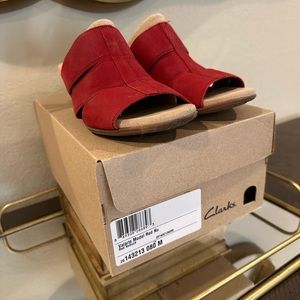 Size 8 Deep RED CLARKS COMFORT SANDALS
